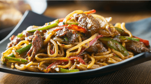 Yakisoba de Carne e Frango